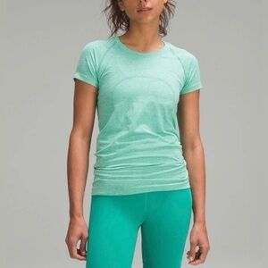 Swiftly Tech Short-Sleeve Shirt 2.0 Hip Length size 8